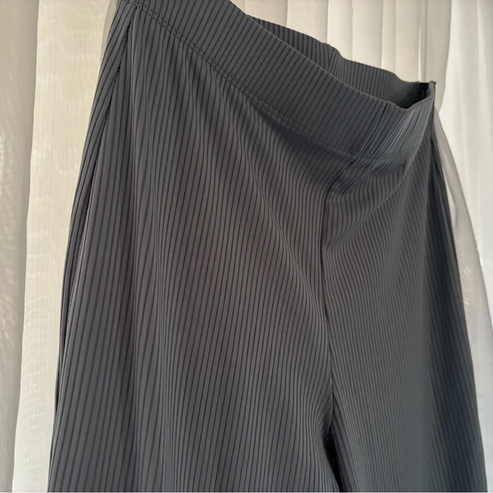 Divided Gray Ribbed Waistband